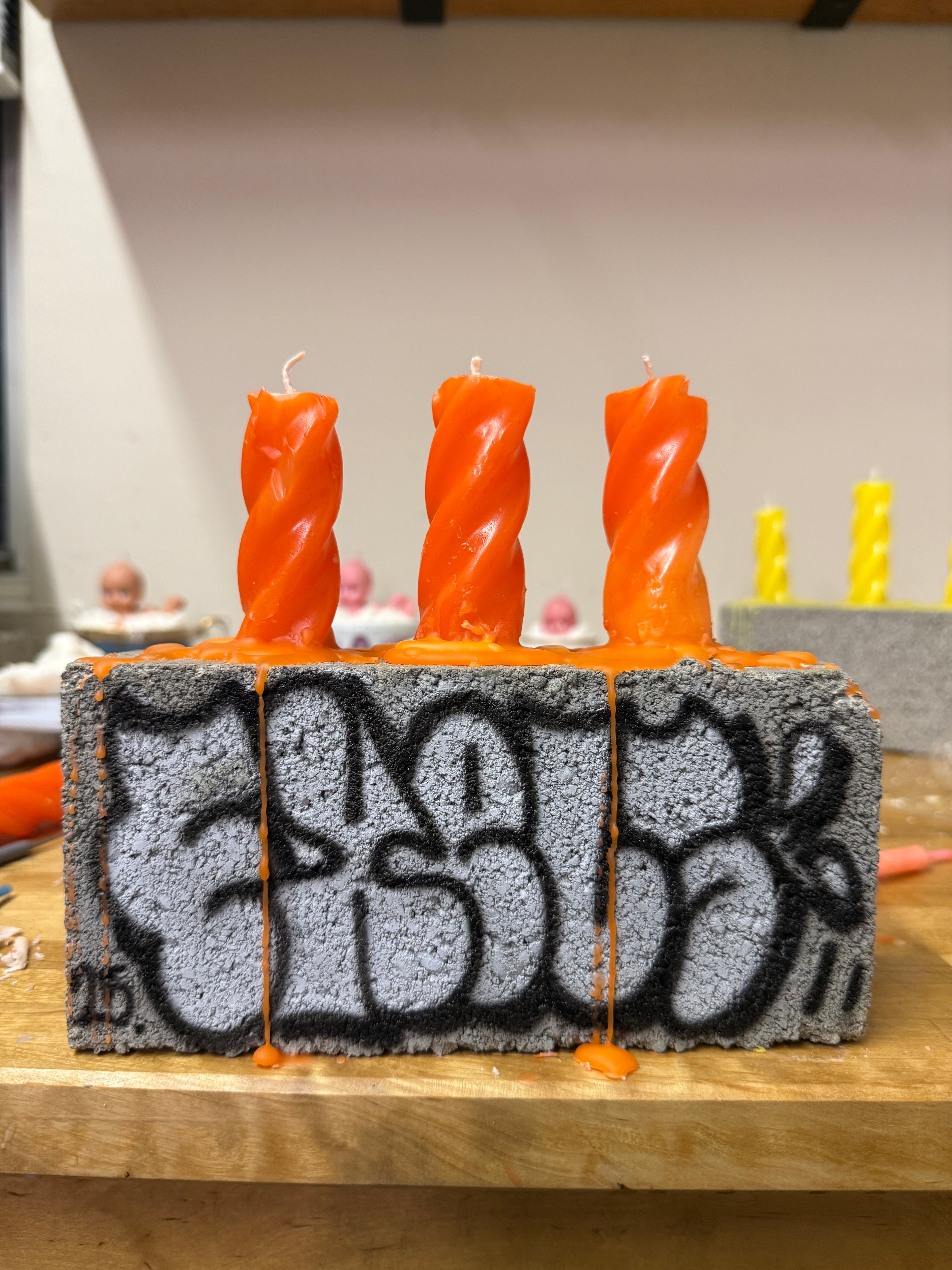 Airbrush Brick Candle "Exels"