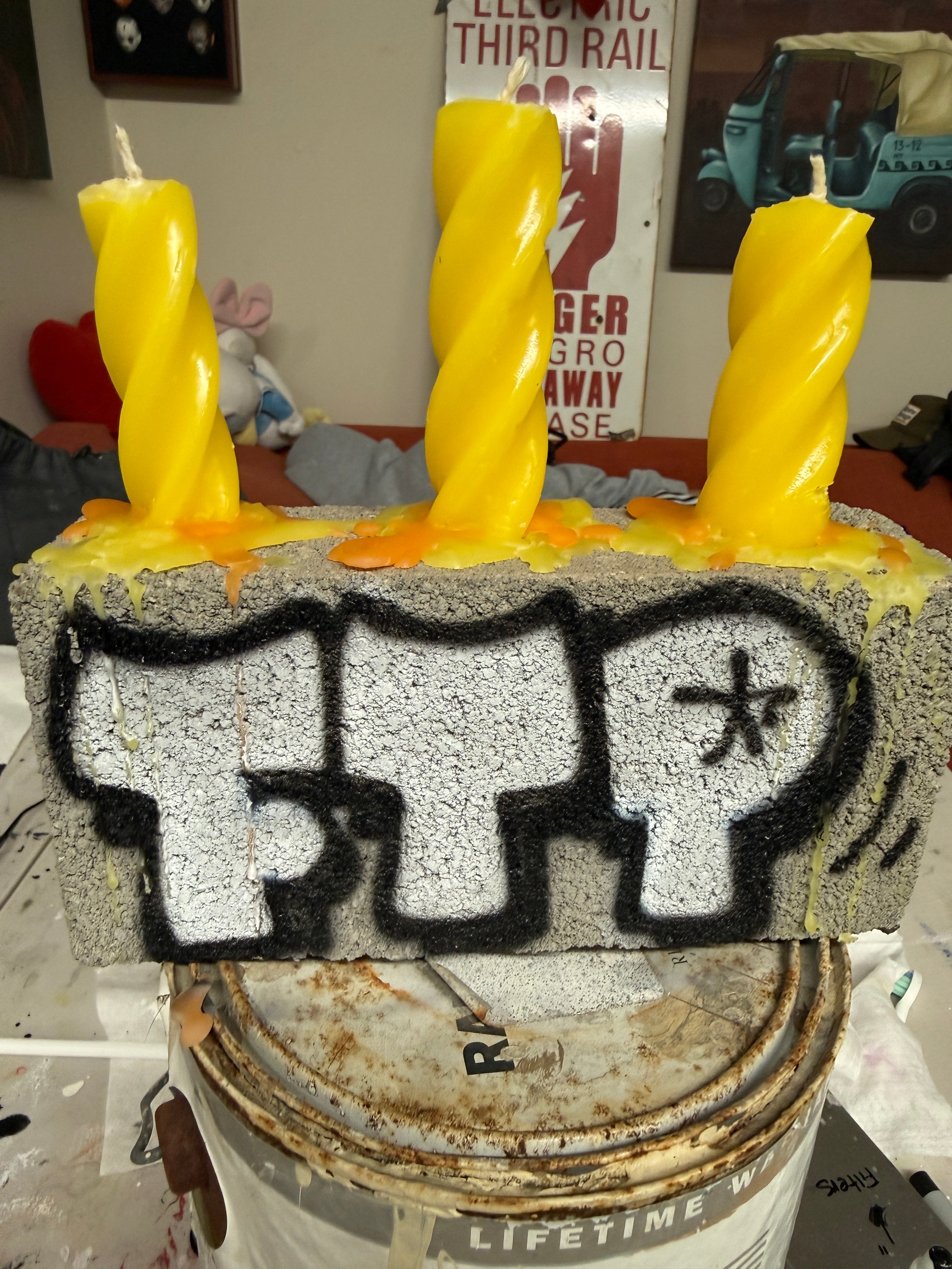 Airbrush Brick Candle "FTP